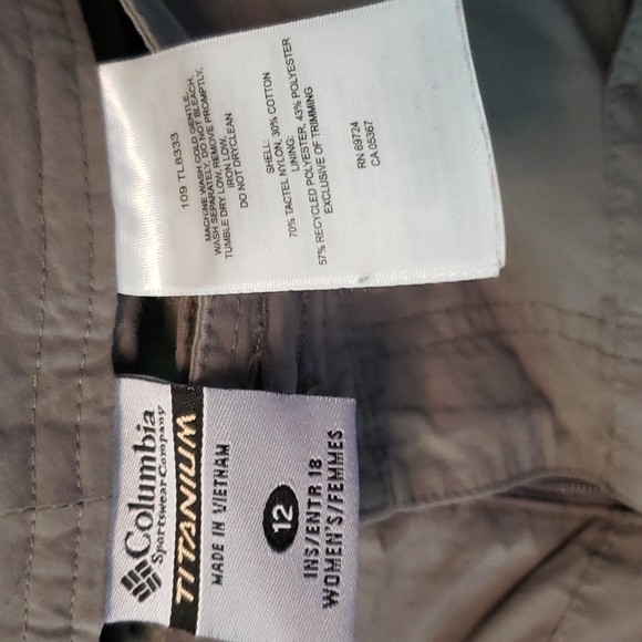 ⭐️3/$35 Columbia Titanium Capris - Picture 9 of 9